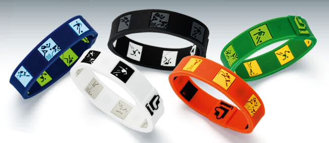 LunaSport Retro-Armbänder sind geprägt mit den kultigen original Piktogrammen von Otl Aicher. Das Sportarmband ist federleicht, reversibel und jeweils beide Seiten sind in unterschiedlichen harmonischen Farben gehalten